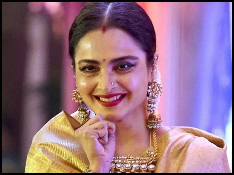 Veteran actress Rekha under home quarantine after staff tests positive for  COVID-19 | Hindi Movie News - Times of India