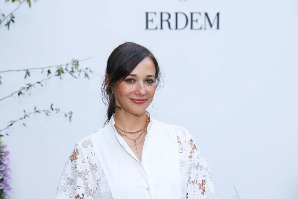 rashida jones fringe hair side swept