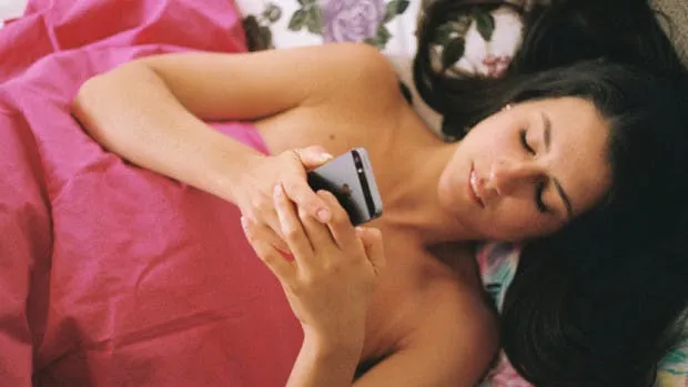 The Stages Of Sexting Throughout Your Relationship