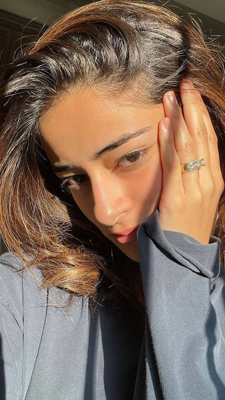We bet you can't click a better sun-kissed selfie than these Bollywood  celebrities! | Times of India