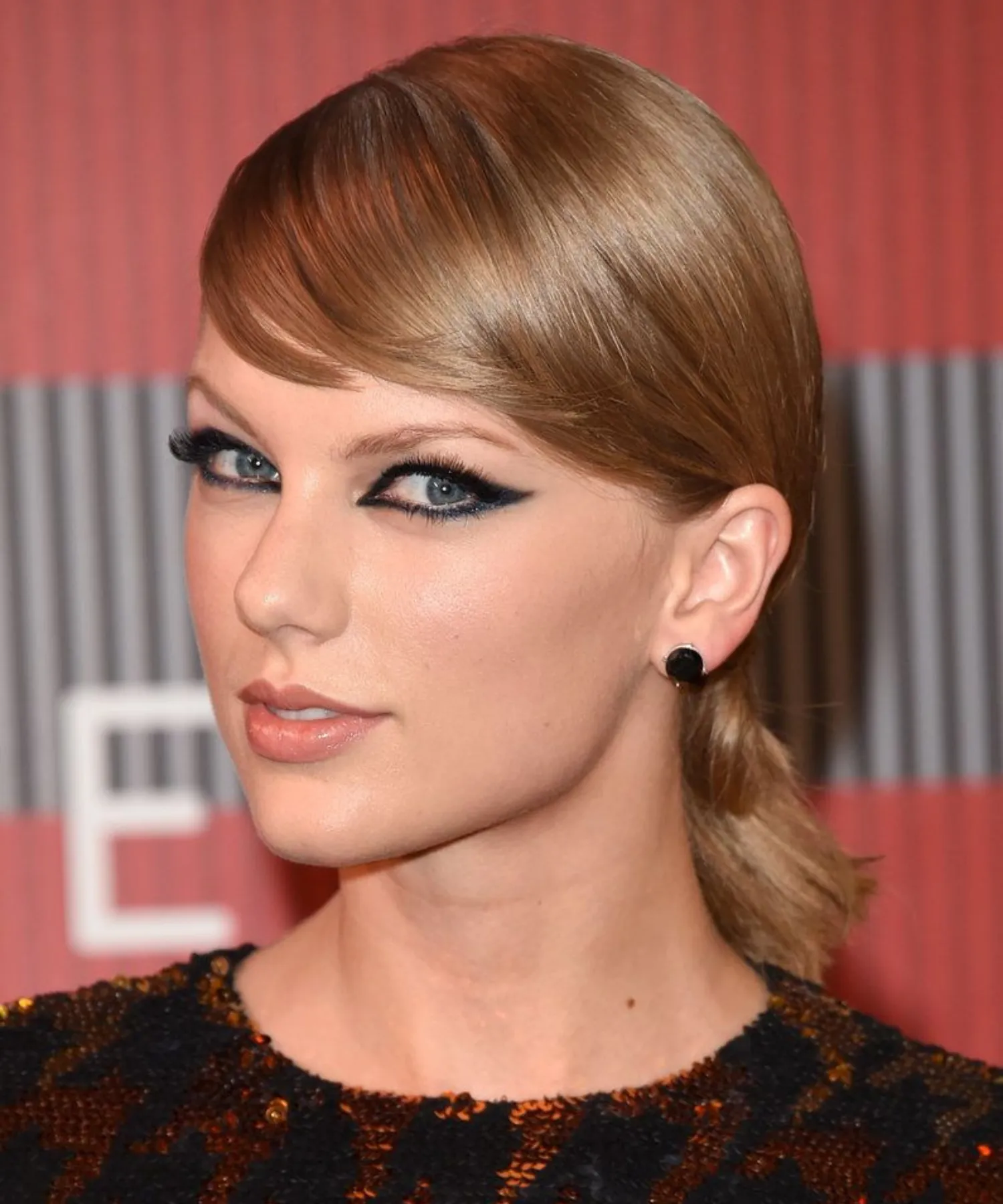 taylor smokey eyeliner