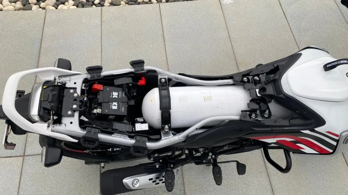 Bajaj-Freedom-CNG-tank