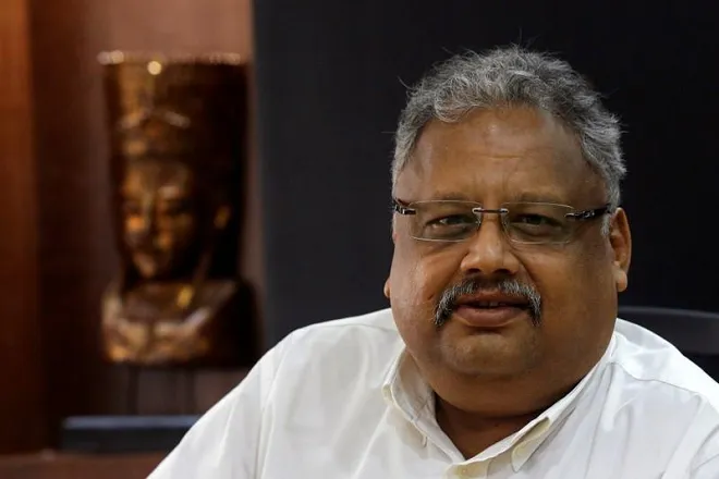Rakesh Jhunjhunwala & Family sell 1 crore stocks of Titan Company, Multibagger Stock Titan Company, टाइटन, राकेश झुनझुनवाला, rekha jhunjhunwala, what should you do in Titan Company