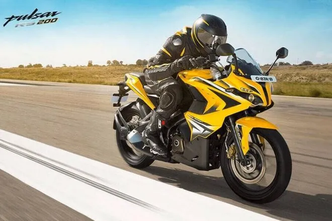 Sports bike models for beginners in india, TVS Apache RTR 200 4V, Suzuki Gixxer 150 SF, Bajaj Pulsar RS 200, KTM RC 125 and 125 Duke, Yamaha R15
