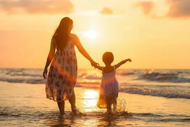 SSY Vs Child Mutual Fund, where should invest money for your daughter's future, sukanya samridhi yojana, mutual fund, best mutual funds for children, small savings scheme, safe return, market risk