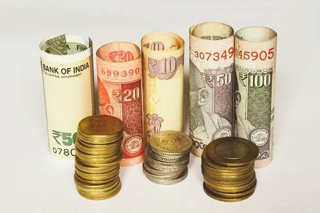 Fixed Deposit Vs Recurring Deposit, FD Vs Rd, keep 5 facts in mind while investing in FD or Rd, tax liability, FD or Rd in name of family, FD or Rd in name of parents