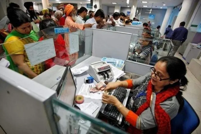 some banks temporary suspended non essential services, hdfc bank, icici bank cut working hours due to corona virus