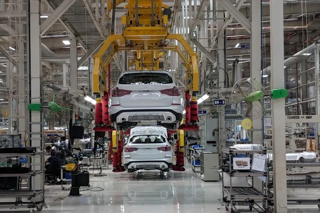 automobile industry, coronavirus impact on auto companies, auto stocks, dealers inventory reducing due to supply chain break, auto production decreases, auto sales down, कोरोना वायरस की चपेट में आटो इंडस्ट्री