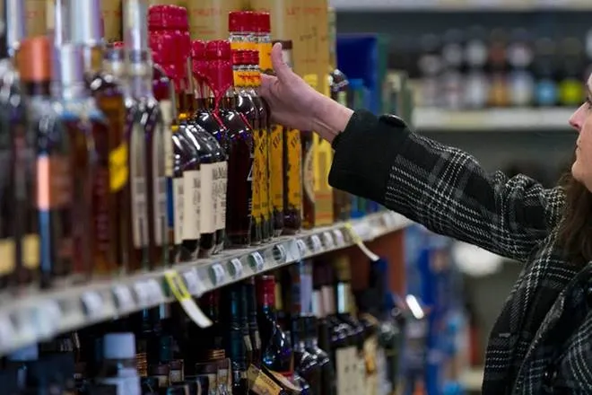 delhi govt imposes special corona levy on alcohol delhi alcohol prices liquor rates in delhi coronavirus lockdown arvind kejriwal aap alcohol rate increase