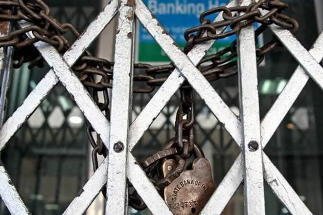 bank strike, banking services, 5 bank unions call strike, बैंक यूनियंस के कर्मचारियों की हड़ताल, ATM cash, bank transaction, central trade unions strike in india