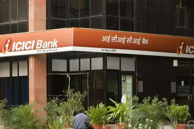  ICICI bank weekend special offer upto five percent discount on EMI transaction through credit and debit card on flipkart tata cliq