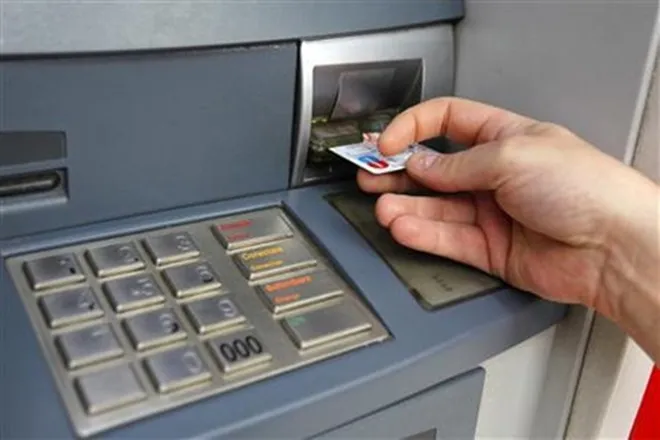 sbi starts mobile atm at your doorstep service in lucknow, now just call or whatsapp and sbi atm will reach at your doorstep