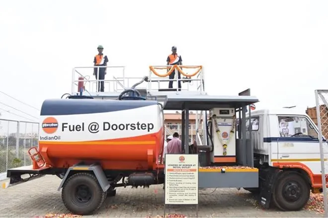 modi government working on plan of home delivery of petrol and CNG 