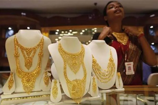 Rakesh Jhunjhunwala, Ace Investors, Titan Company Stocks, Titan Q3 Jewellery business margin, titan company, राकेश झुनझुनवाला की पसंदीदा लॉर्जकैप कंपनी टाइटन, ज्वैलरी बिजनेस मार्जिन, what brokerage says on titan company