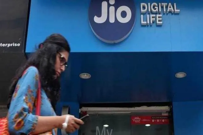 reliance jio tops the chart for 4G download speed vodafone leads in upload says TRAI data