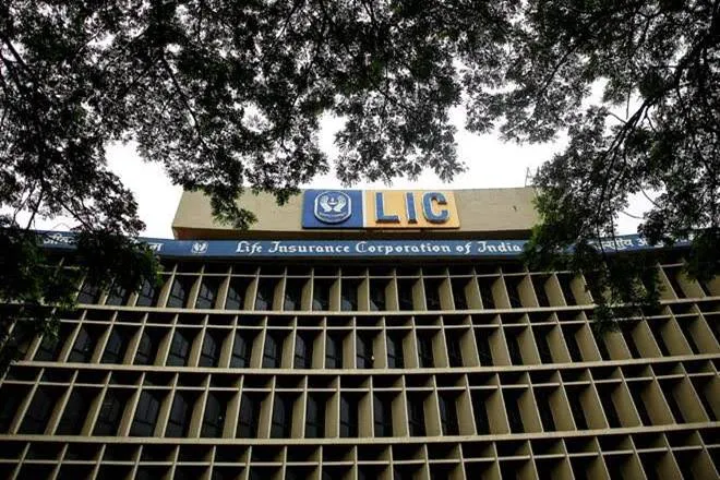 Big news for LIC policyholders know modi government plan for LIC