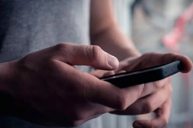 Centre asks states, Union Territories to allow hospitalised COVID-19 patients use smartphones and tablets to interact with their family and friends