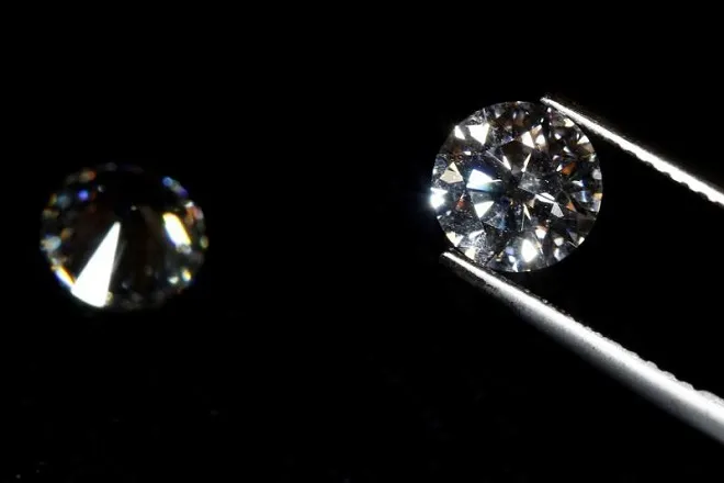 Diamond, thief. mumbai, UAE, Diamond thief, Diamond thief arrested, Diamond stolen from dubai, Diamond stolen, Dubai, Diamond stolen from Dubai recovered in India, financial express hindi