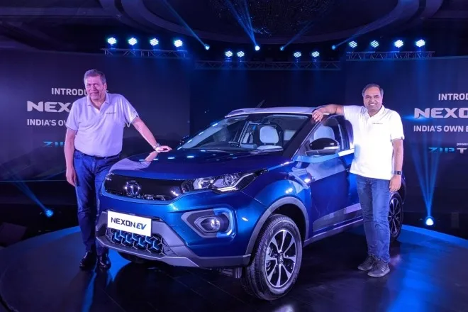 Tata Nexon EV भारत में पेश, सिंगल चार्ज पर जाएगी 300 किमी तक; जानें फीचर्स व अन्य स्पेसिफिकेशंस