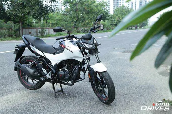 Sports bikes under 3 lakh rupee price, Hero Xtreme 160R, Bajaj Pulsar RS200, Yamaha MT-15, Bajaj Dominar 400, TVS Apache RR310, affordable sports bikes