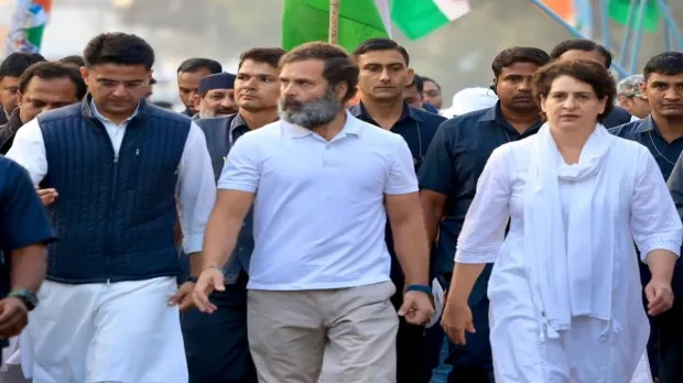 Priyanka Joins Rahul Gandhi 