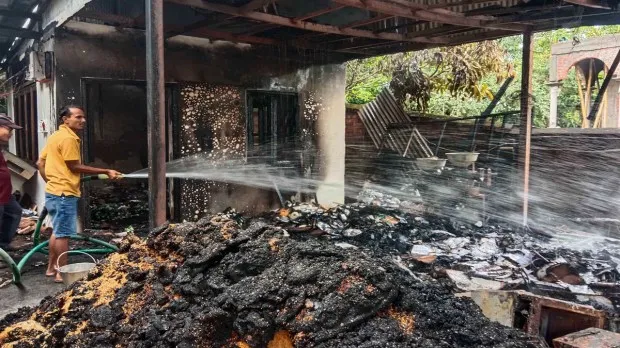Manipur Violence, mob burnt mininster's home, 