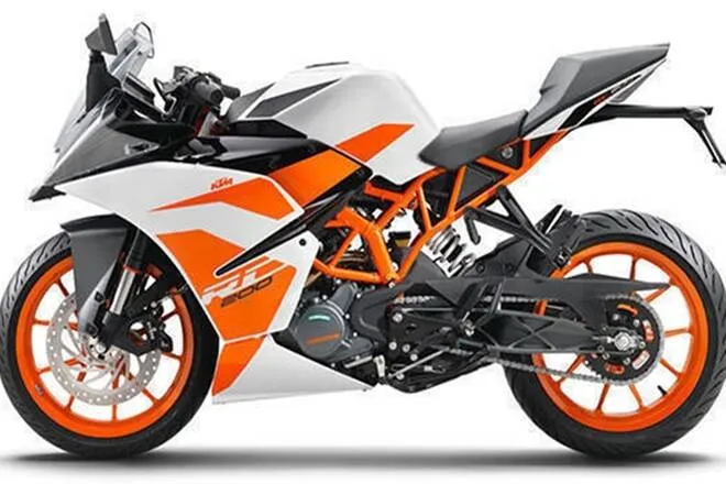 Fastest bikes under 2 lakh rupee ex showroom price in india, Suzuki Gixxer SF 250, Husqvarna Svartpilen 250, Husqvarna vitpilen 250, Bajaj Dominar 400, KTM RC 200, bajaj pulasr RS 200