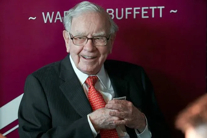Golbal investor Warren Buffett cutting his airline stakes amid coronavirus pandemic here how much his Berkshire Hathaway reduced holdings
