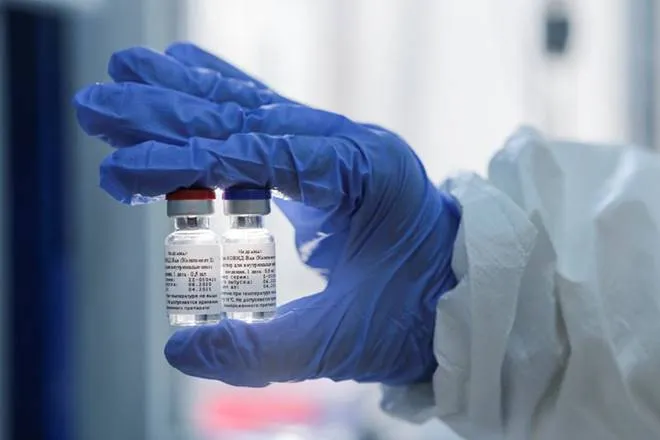 Sputnik V, covid-19 vaccine news updates, covid-19, vaccine, world covid-19 vaccine news updates, covid vaccine availability in India expectation, russia vaccine, serum institute, biocon