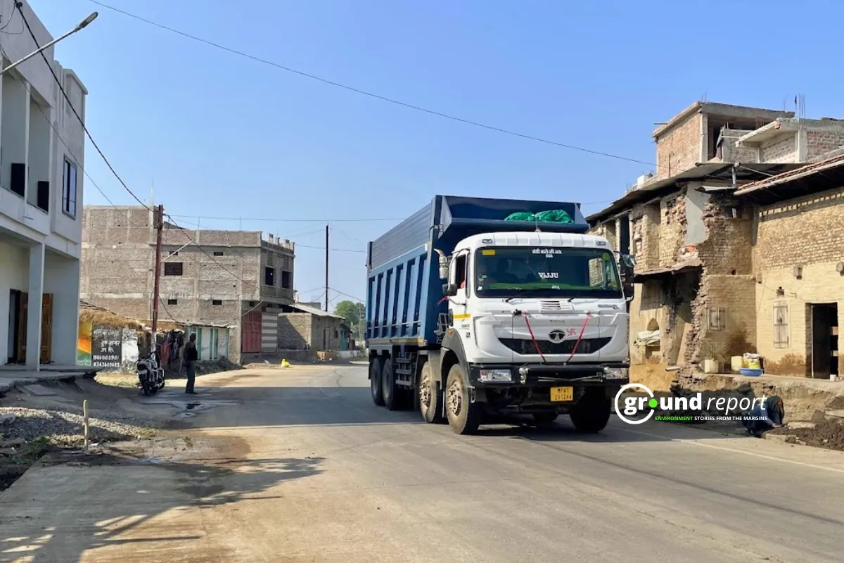Dumper Heavy Vehicles on Bhaukhedi Amlaha Road