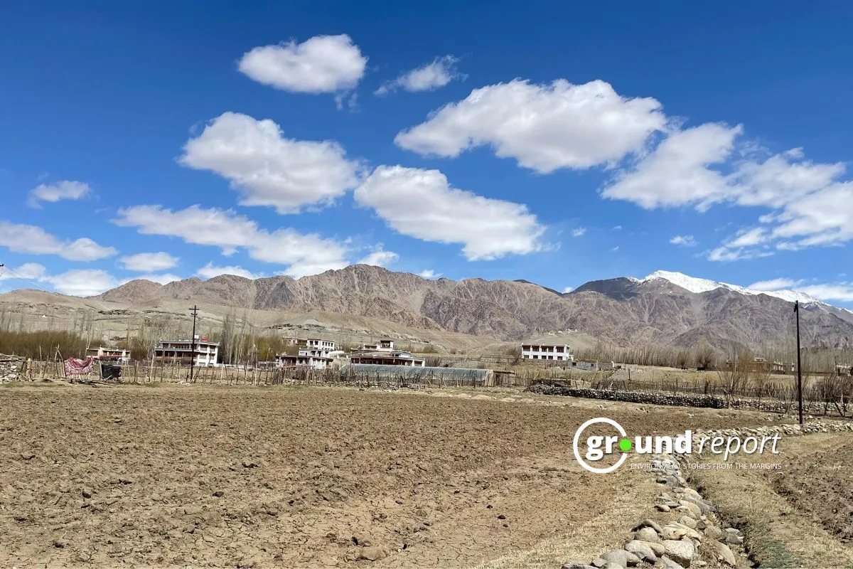 Residents of Phyang village navigate the parched route amidst a water crisis. Photo Credit: Wahid Bhat/Ground Report