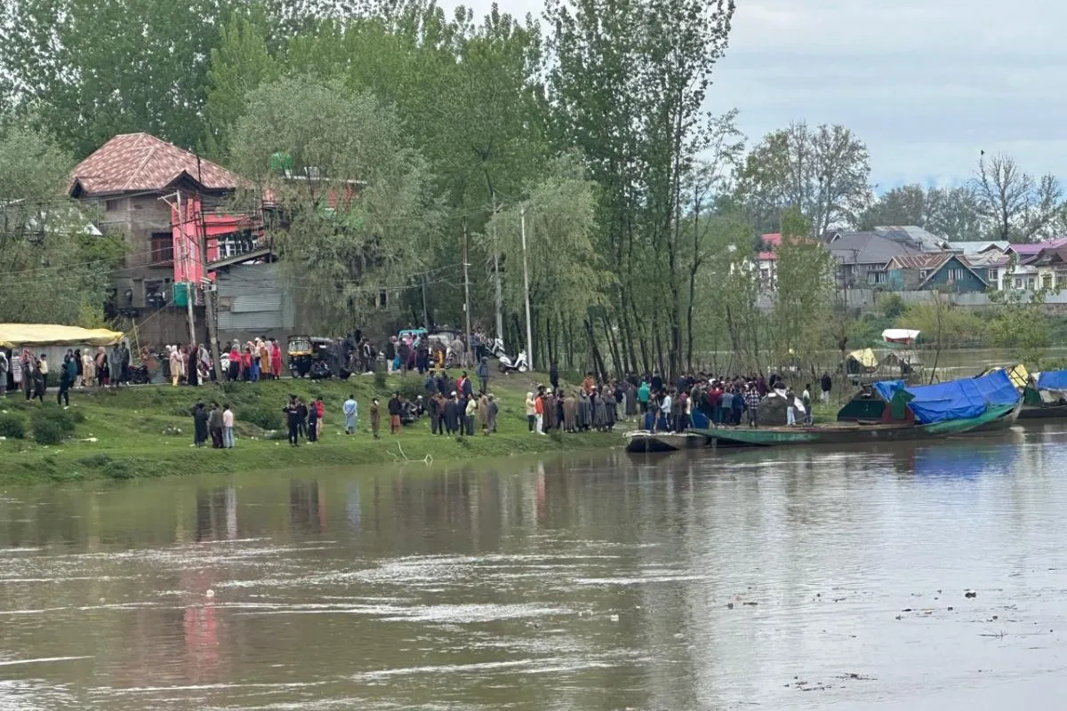 Rescue operation at Gandbal near Batwara area of City where a boat capsized in River Jhelum. Photo Credit