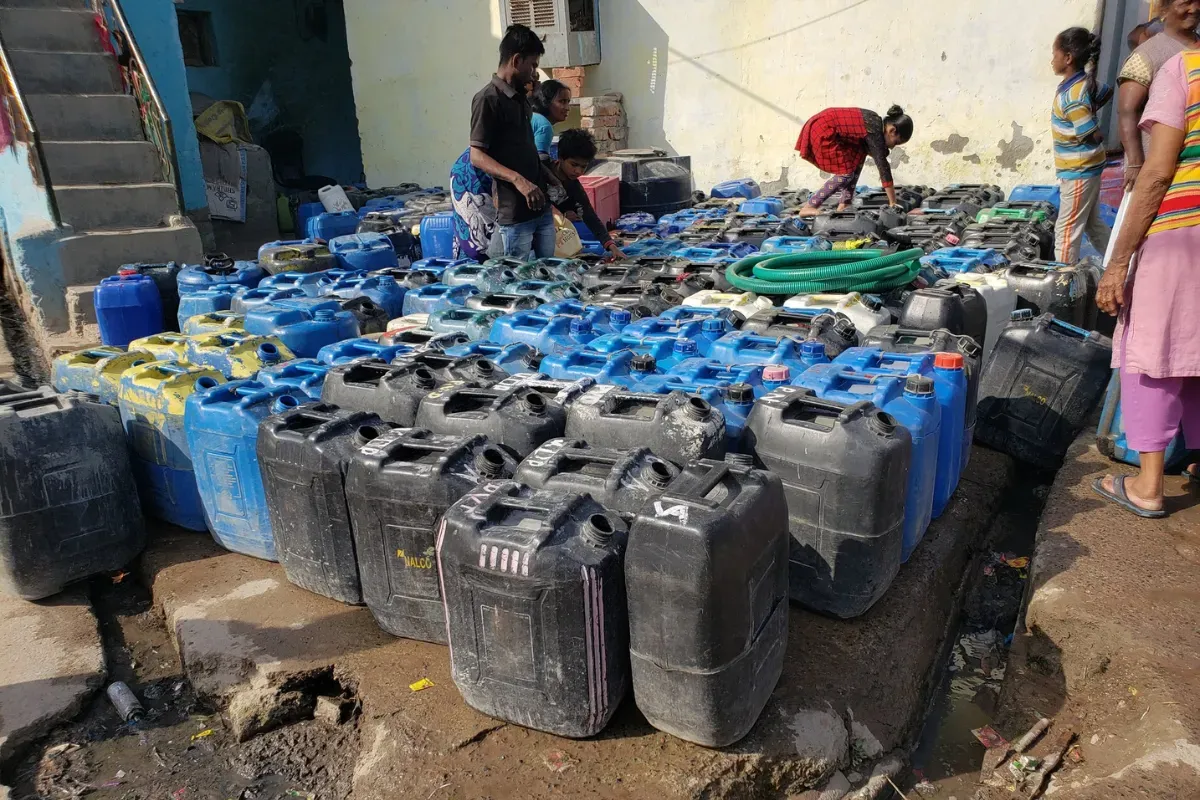 Water Crisis people in queue