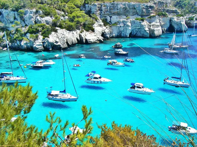 Picture of the Day: Hover Boats in Menorca, Spain » TwistedSifter