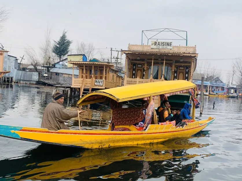 Empty houseboats await tourists in Kashmir