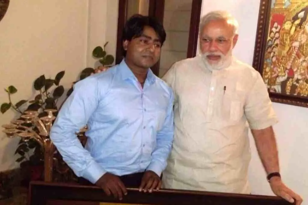 Artist Mahesh Pandit with PM Modi