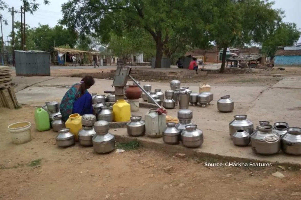 only the woman has to bring water