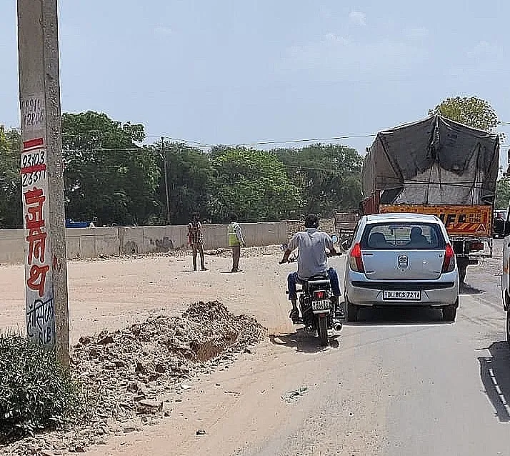 The Diversions have caused a significant rush on a single lane and the traffic delays that follow by