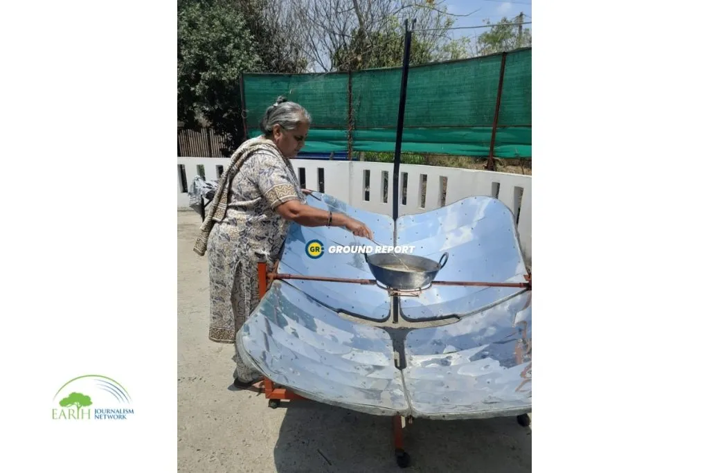 Archana Shukla cooking food on the prince solar concentrator on the roof of her house in Mhow, Madhya Pradesh | Photo: Rajeev Tyagi