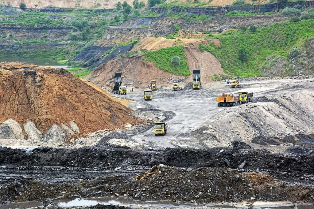 Work in progress in the coal mines in Lakhanpur, Jharsuguda | Photo: Flickr