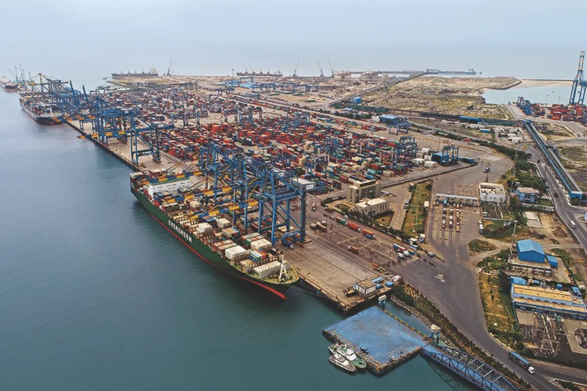 An infrastructural marvel, the mega port at Mundra is a major economic gateway that caters to the northern hinterland of India with multimodal connectivity.