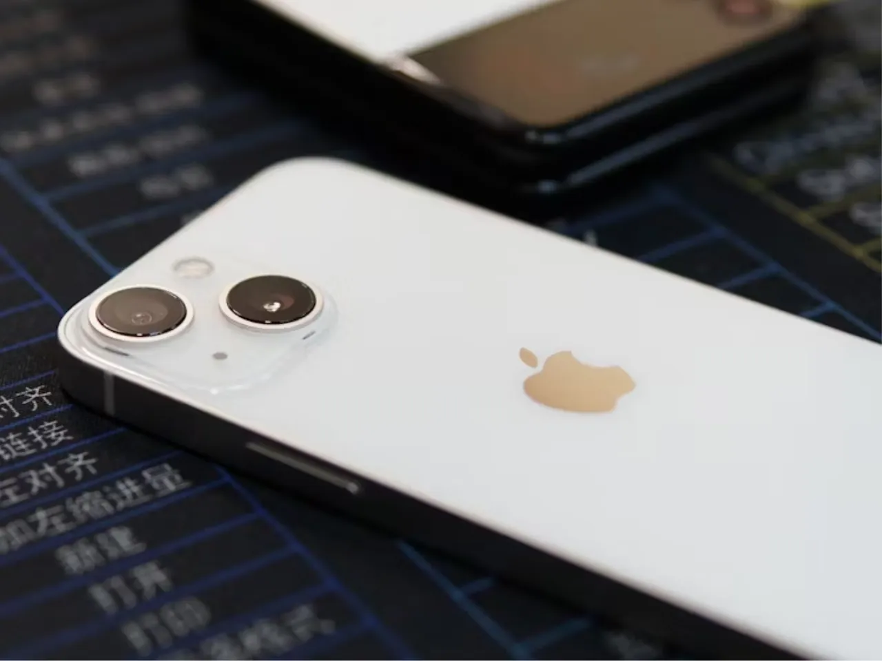 iPhone 15 (5)
