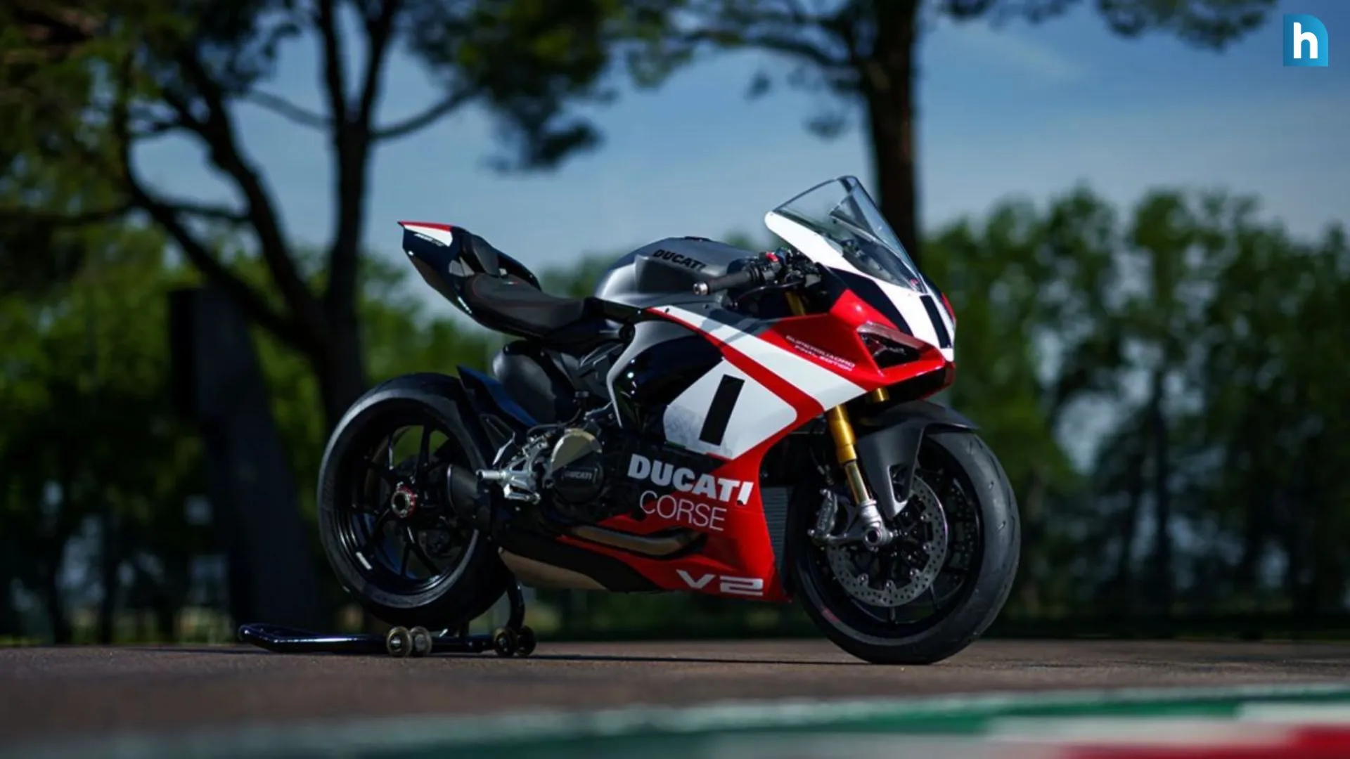 Ducati Panigale V2 Superquadro Final Edition