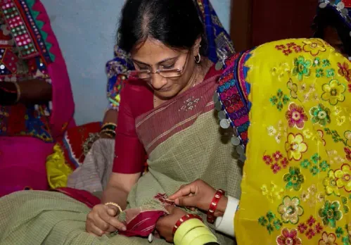 Seema Kishore with Lambani artisans | Image: Banjara Kasuti