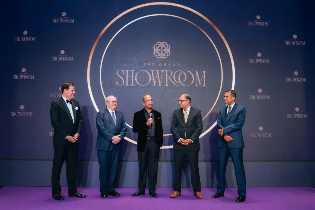 Robert Dallimore Andreas Stalder Arun Saraf Sunjae Sharma Varun Saraf  at the launch of The Grand Showroom