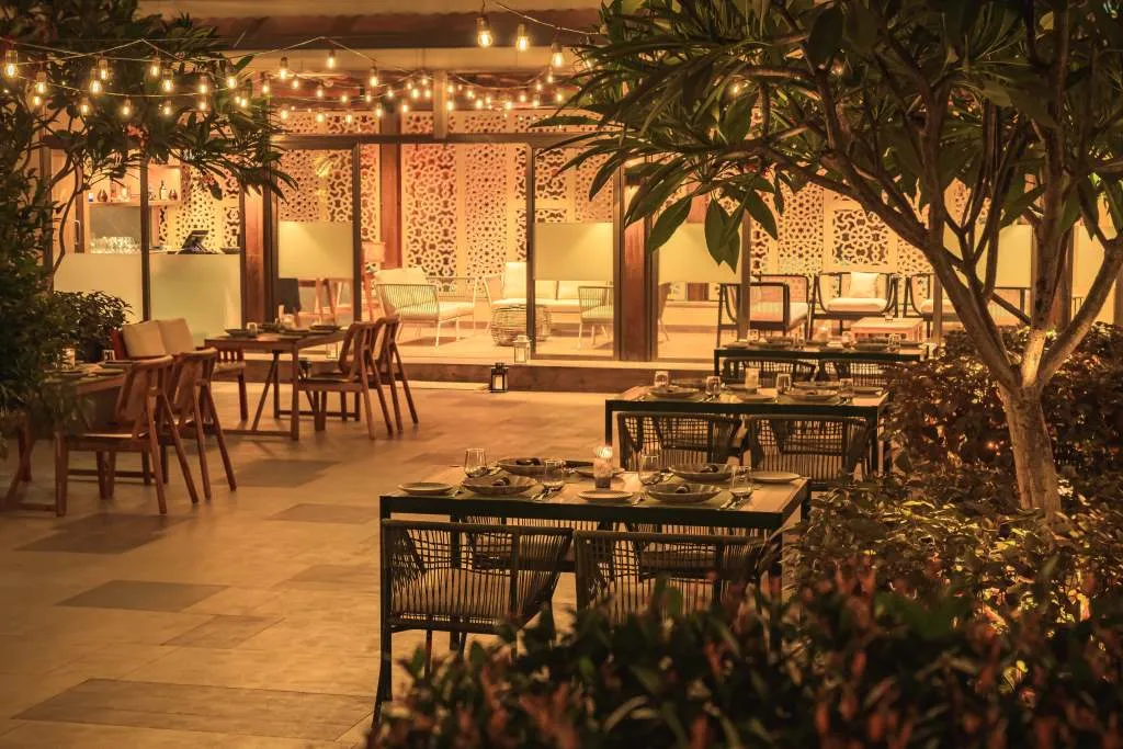 BarQat - Exterior Ambience