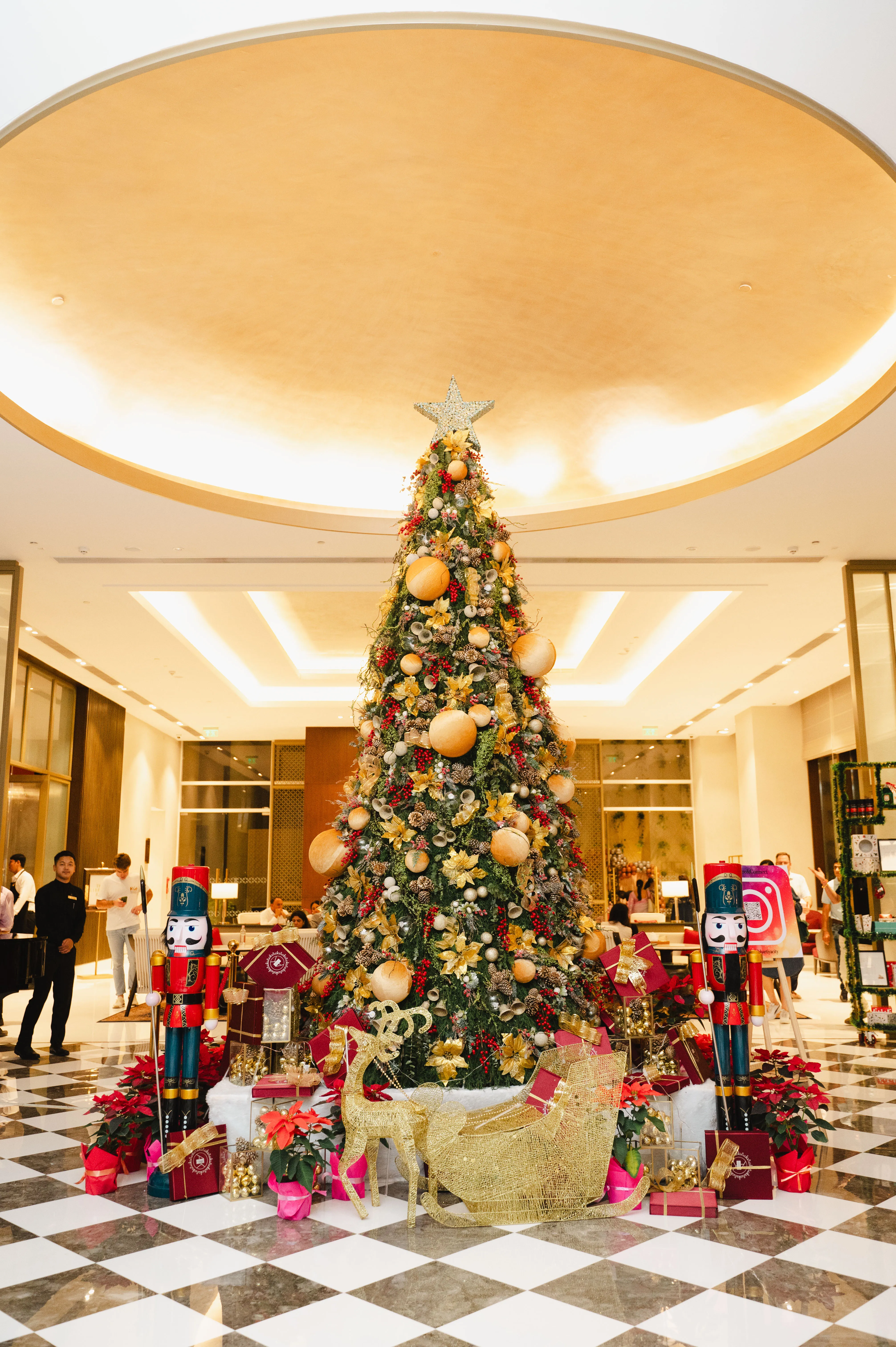 Tree Lighting at The Leela Bhartiya City 10
