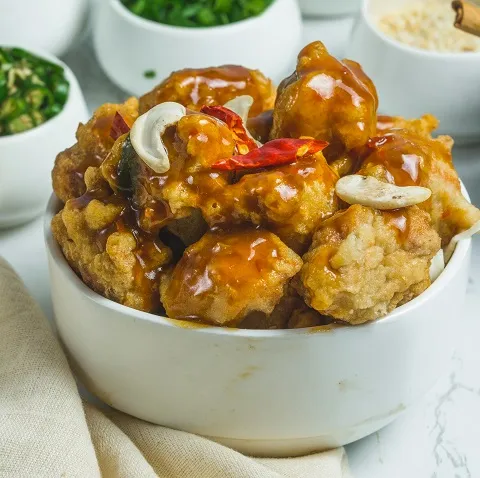 Chicken With Cashew Nut and Dry Chilli