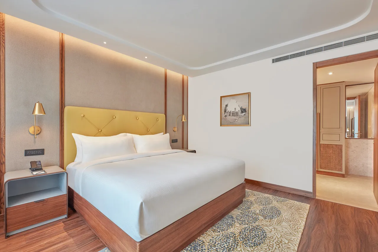 dtb Ambassador Suite bedroom