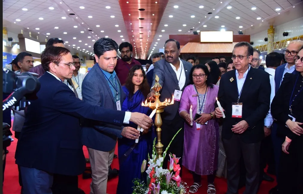 Karnataka Tourisms stand being honored with the Best Decoration Award at TTF Bengaluru 2025 2